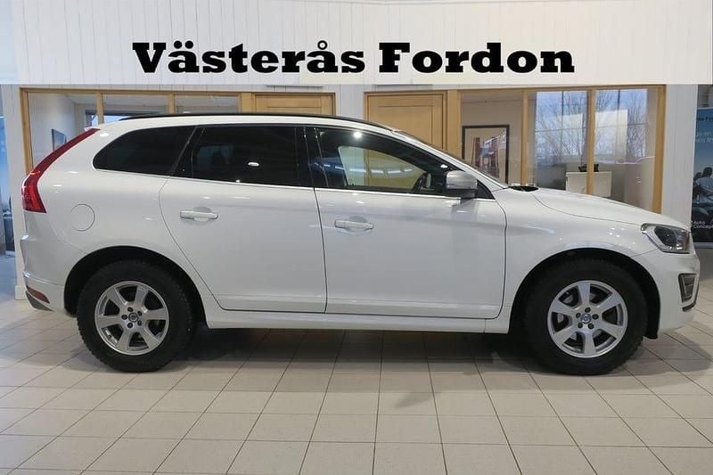 Begagnad Volvo XC60 R-Design 190 HK (139 kW) 2016 Vit SUV