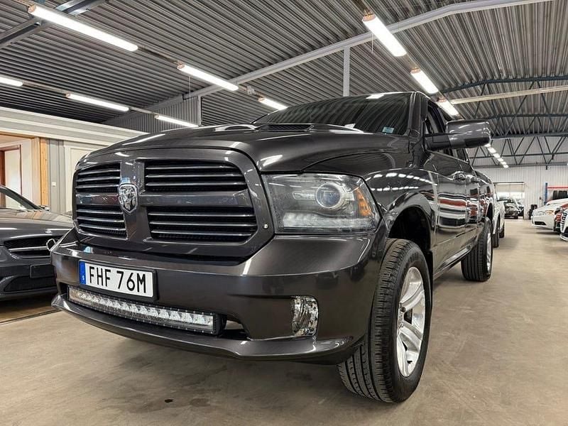 Grå Begagnad 2014 RAM 1500 Pickup | 259 900 kr (Superpris) - Bild 1/4