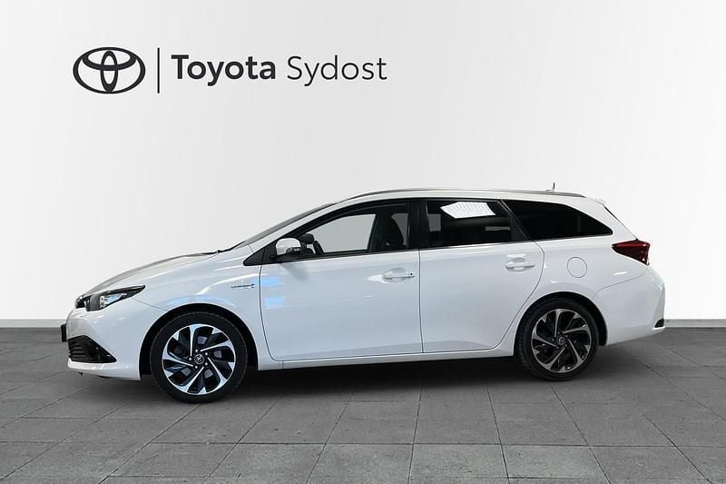 Begagnad Toyota Auris Touring Sports Active 137 HK (100 kW) 2015 Vit Kombi