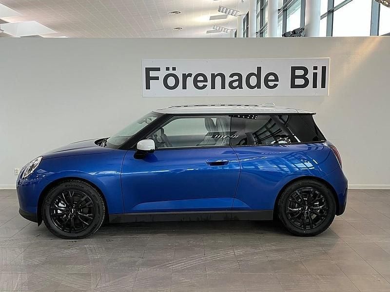 Begagnad Mini Cooper SE Favoured 160 kW (218 HK) 2023 Blå Halvkombi