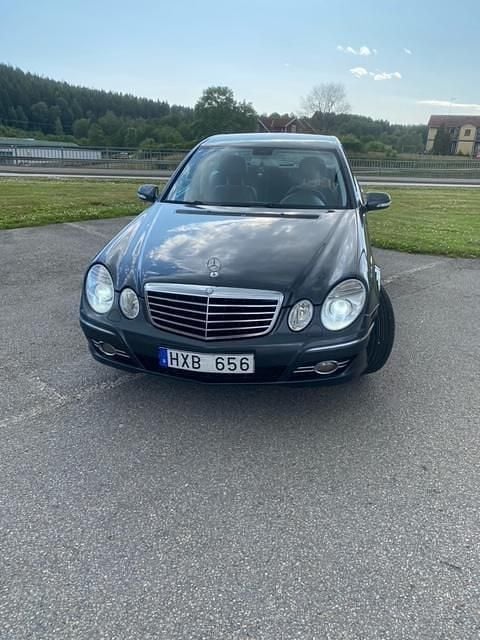 Grå Begagnad 2009 Mercedes E220 Avantgarde Sedan | 49 500 kr (Lite dyr) - Bild 1/4