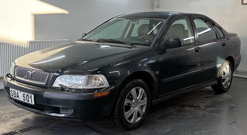 Grön Begagnad 2000 Volvo S40 Sedan | 19 900 kr (Marknadspris) - Bild 1/4