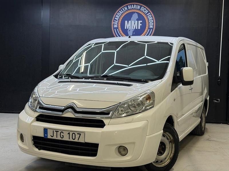 Vit Begagnad 2015 Citroën Jumpy Minibuss | 49 800 kr (Marknadspris) - Bild 1/4