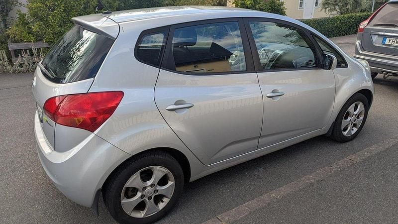 Silver Begagnad 2011 Kia Venga Comfort Halvkombi | 23 000 kr (Bra pris) - Bild 1/3
