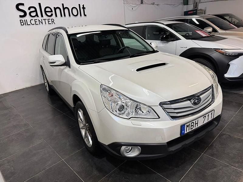 Begagnad Subaru Outback 150 HK (110 kW) 2011 Vit Kombi