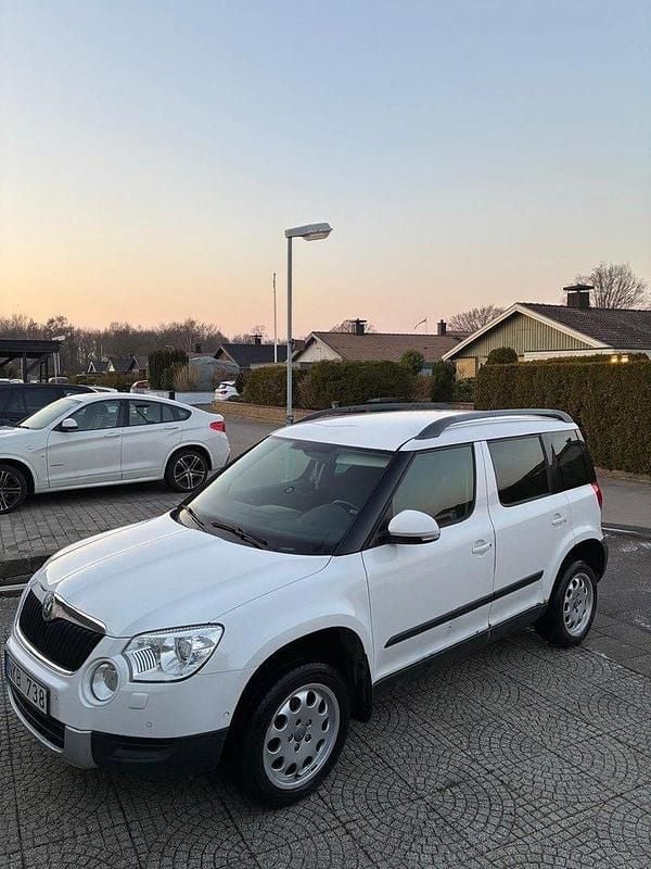 Vit Begagnad 2012 Skoda Yeti Experience SUV | 43 000 kr - Bild 1/4