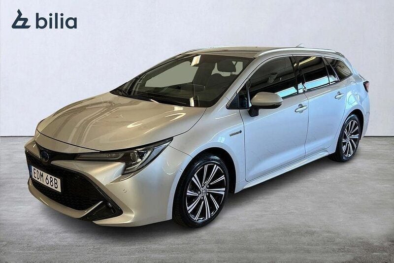 Silver Begagnad 2021 Toyota Corolla Style Kombi | 249 900 kr (Marknadspris) - Bild 1/4