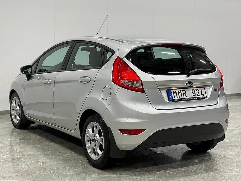 Begagnad Ford Fiesta Trend 71 HK (52 kW) 2012 Ljusgrå Halvkombi