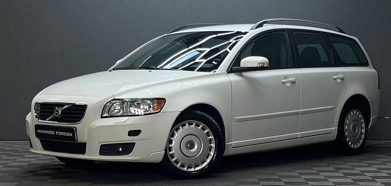 Vit Begagnad 2009 Volvo V50 Kombi | 69 900 kr (Lite dyr) - Bild 1/4