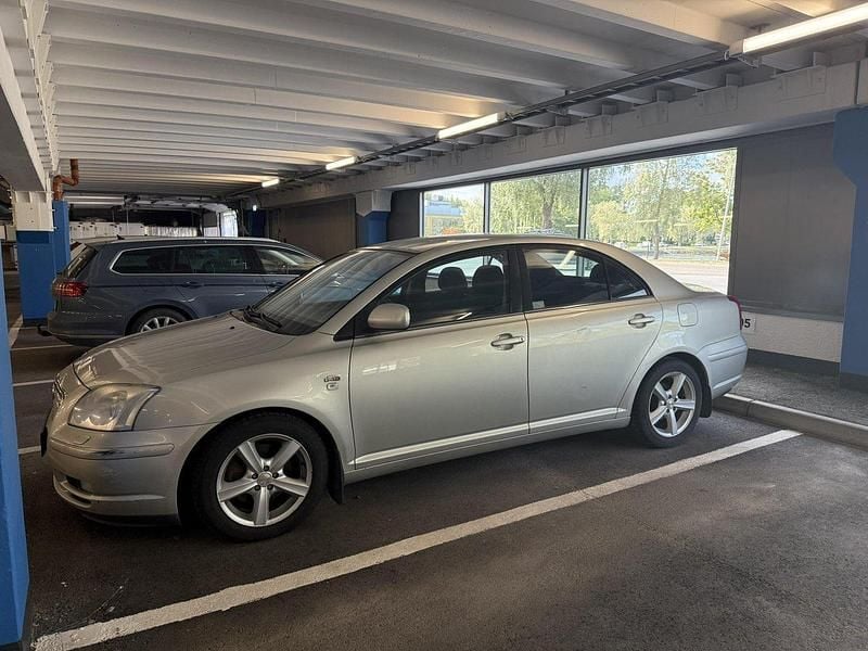 Silver Begagnad 2004 Toyota Avensis Sedan | 20 000 kr - Bild 1/4