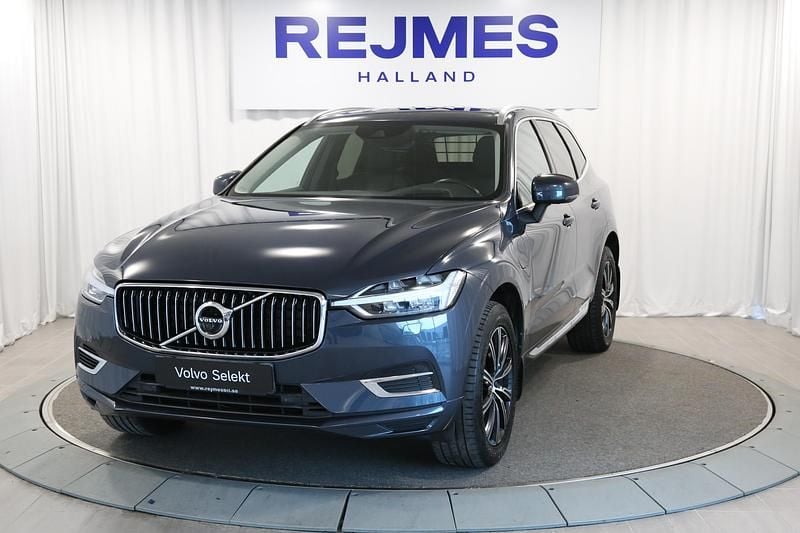 Mörkblå Begagnad 2020 Volvo XC60 Inscription SUV | 414 500 kr (Marknadspris) - Bild 1/4
