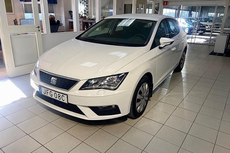 Begagnad Seat Leon Style 131 HK (96 kW) 2020 Vit Halvkombi