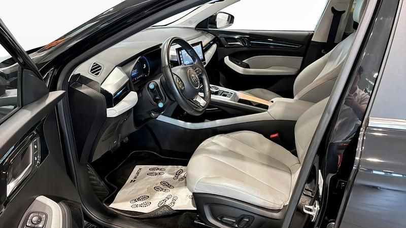 Begagnad MG MG5 EV Luxury 115 kW (157 HK) 2022 Svart (black) Kombi