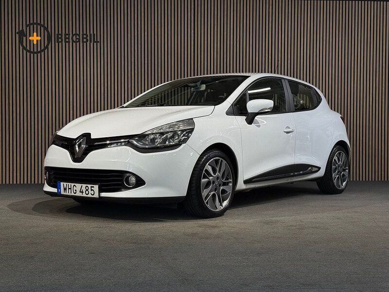 Vit Begagnad 2015 Renault Clio IV Halvkombi | 82 900 kr (Marknadspris) - Bild 1/4