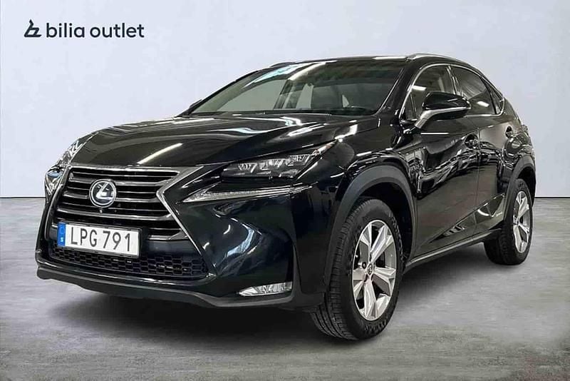 Svart Begagnad 2015 Lexus NX300h SUV | 194 900 kr - Bild 1/1