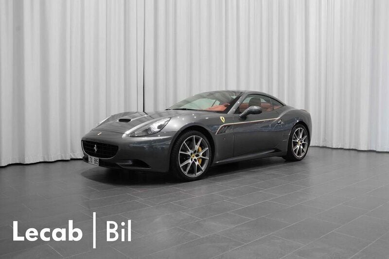 Grå Begagnad 2011 Ferrari California Sportkupé | 1 299 500 kr - Bild 1/4