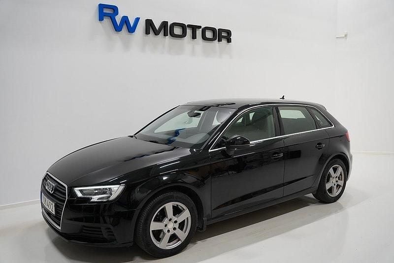Svart Begagnad 2018 Audi A3 Sportback Proline Halvkombi | 144 800 kr (Bra pris) - Bild 1/4