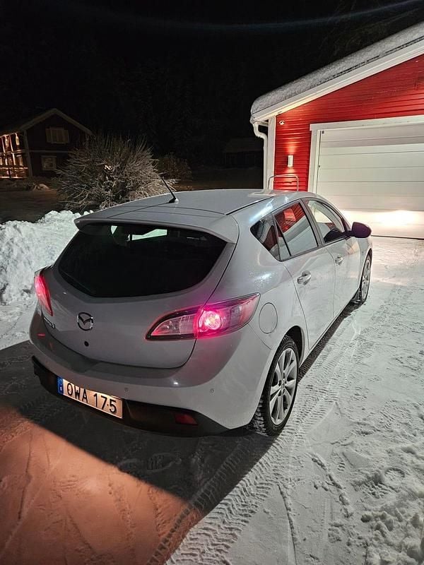 Begagnad 2009 Mazda 3 Inclusive Halvkombi | 42 000 kr (Marknadspris) - Bild 1/4