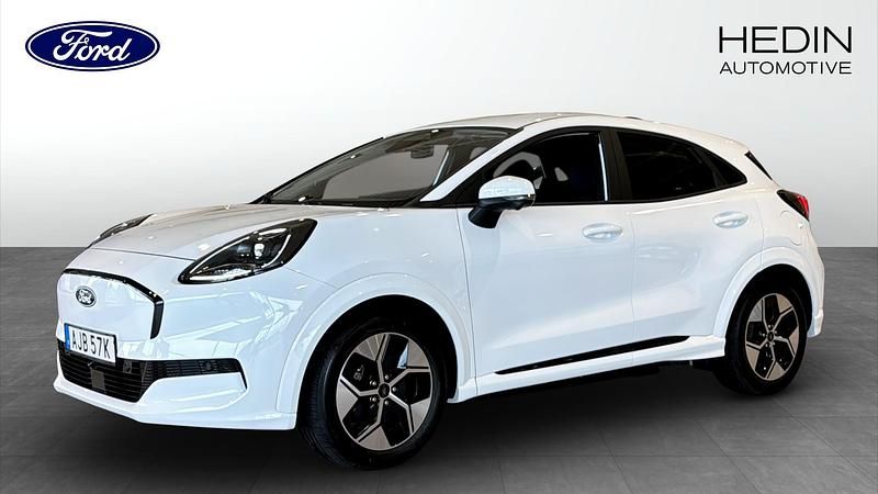 Vit (white) Ny 2025 Ford Puma Gen-E SUV | 394 875 kr (Marknadspris) - Bild 1/4
