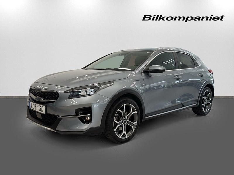 Grå Begagnad 2022 Kia XCeed Advance SUV | 239 900 kr (Marknadspris) - Bild 1/4