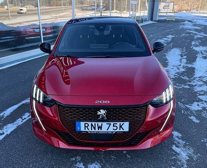 Begagnad Peugeot e-208 GT 100 kW (136 HK) 2022 Röd Halvkombi