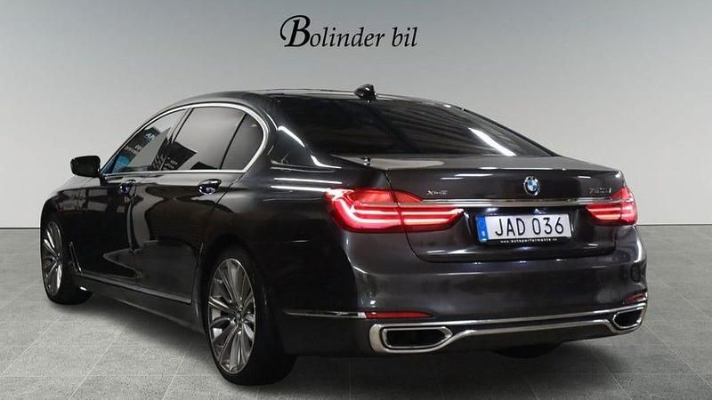 Begagnad BMW 750L Executive 450 HK (330 kW) 2015 Grå Sedan
