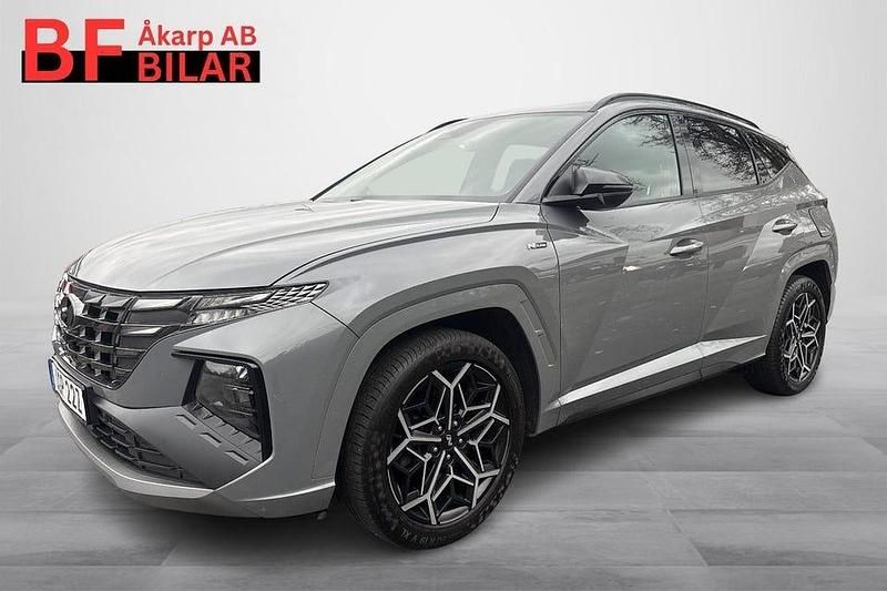 Grå Begagnad 2021 Hyundai Tucson Advanced SUV | 259 500 kr (Dyr) - Bild 1/4