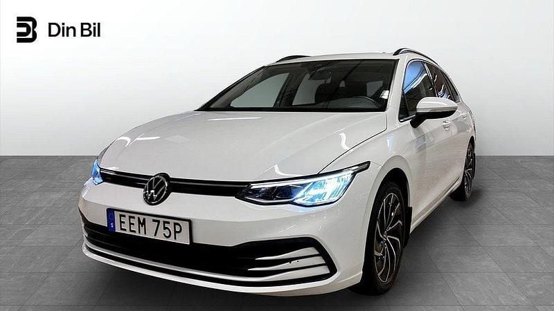 Vit (pure white) Begagnad 2021 VW Golf VIII Life Kombi | 259 800 kr (Marknadspris) - Bild 1/4