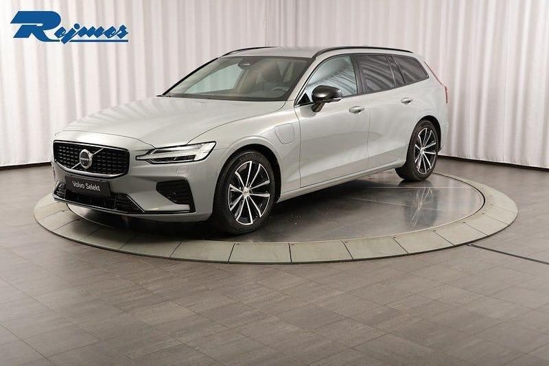 Vapour grey metallic Begagnad 2025 Volvo V60 Plus Kombi | 468 900 kr - Bild 1/4