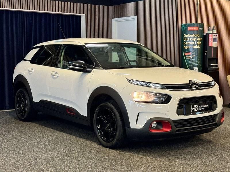 Vit Begagnad 2018 Citroën C4 Cactus PureTech Halvkombi | 94 900 kr (Marknadspris) - Bild 1/4