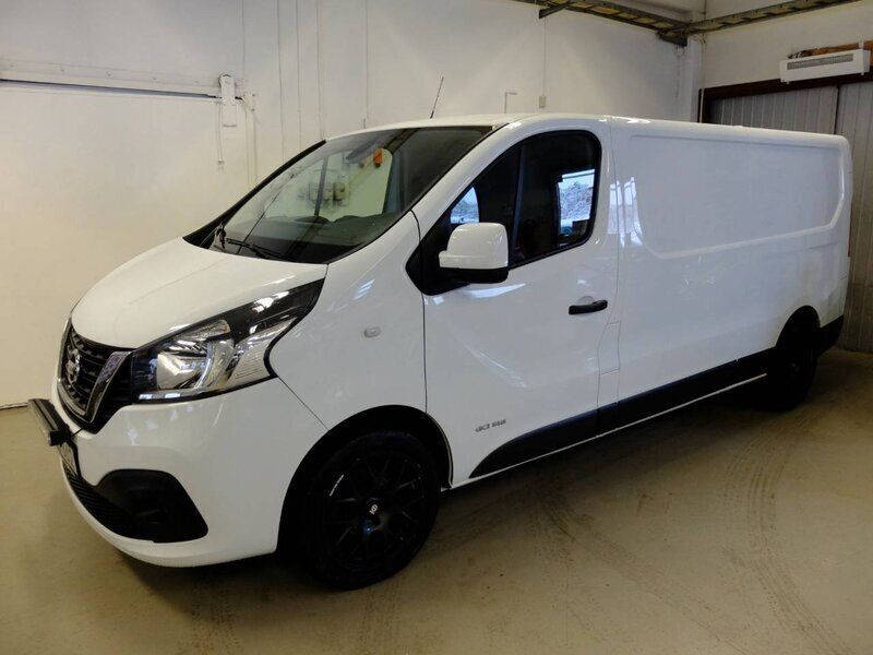 Vit Begagnad 2018 Nissan NV300 Van | 188 000 kr (Dyr) - Bild 1/4
