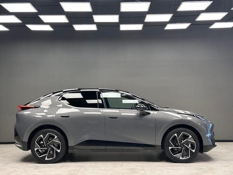 Begagnad Lynk & Co 02 200 kW (272 HK) 2024 Grå SUV