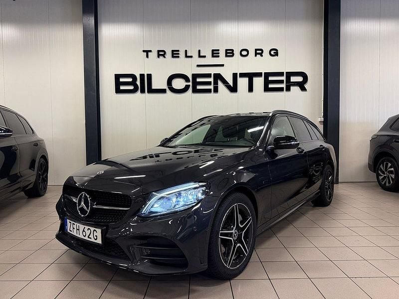 Grå Begagnad 2021 Mercedes C300e AMG line Kombi | 319 900 kr (Marknadspris) - Bild 1/4