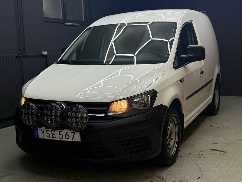 Vit Begagnad 2018 VW Caddy Minibuss | 89 900 kr (Bra pris) - Bild 1/4