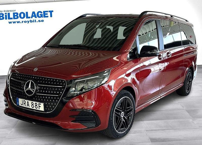 Röd Begagnad 2025 Mercedes V300 AMG Minibuss | 974 900 kr - Bild 1/4