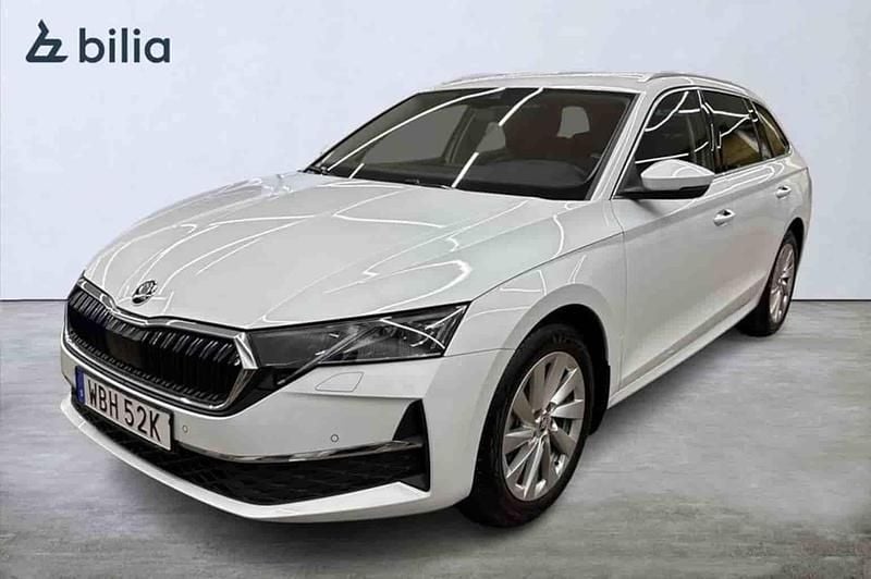 Vit Begagnad 2025 Skoda Octavia Kombi | 319 500 kr (Superpris) - Bild 1/1