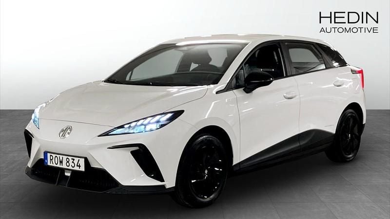 Vit (white) Begagnad 2022 MG MG4 EV Halvkombi | 269 900 kr - Bild 1/4