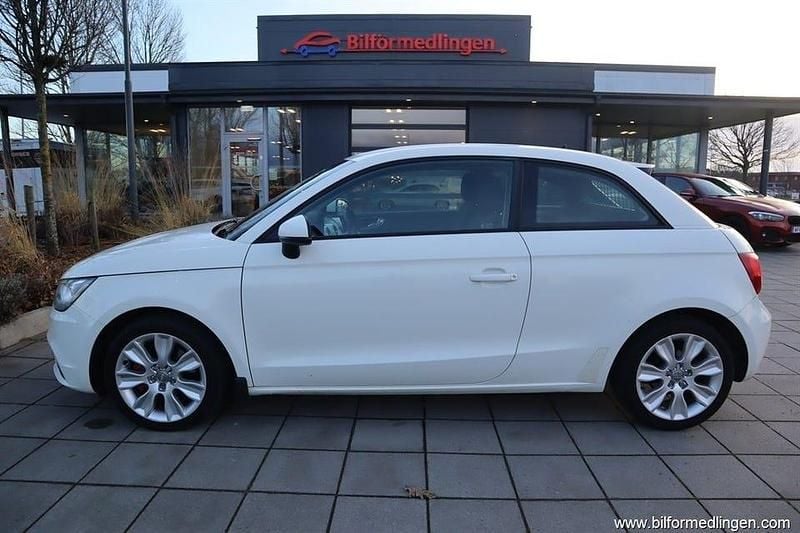 Vit Begagnad 2011 Audi A1 Sedan | 99 900 kr - Bild 1/4