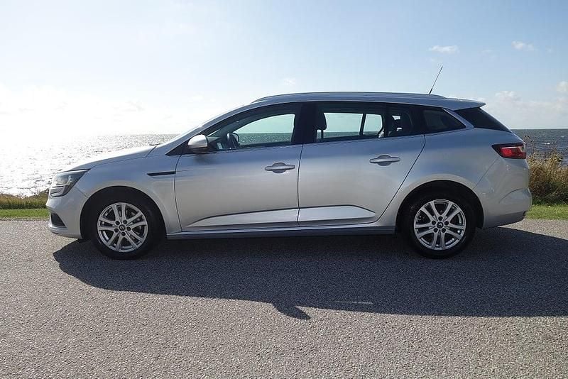Begagnad Renault Mégane GrandTour 132 HK (97 kW) 2016 Silver Kombi