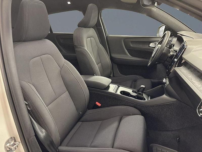 Vit Begagnad 2024 Volvo EC40 Plus SUV | 459 000 kr (Dyr) - Bild 1/1