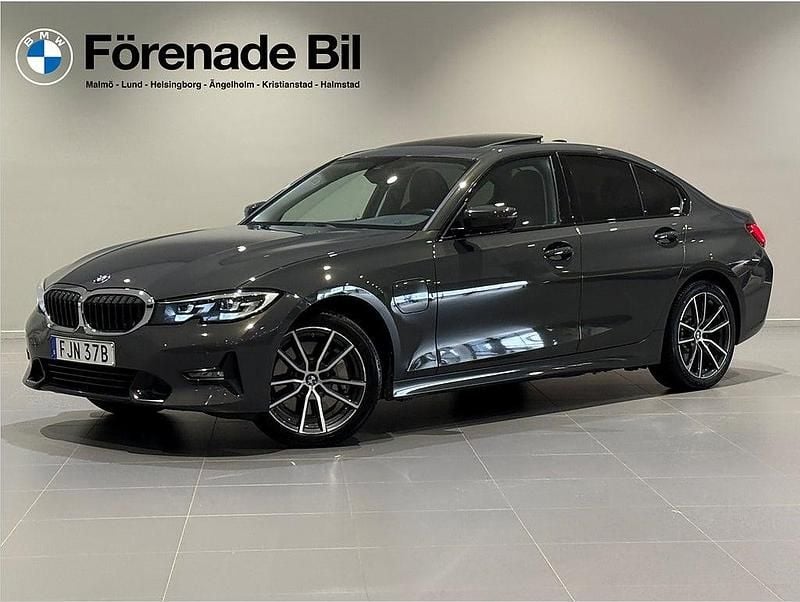 Begagnad BMW 330e Sport Line 184 HK (135 kW) 2019 Grå Sedan