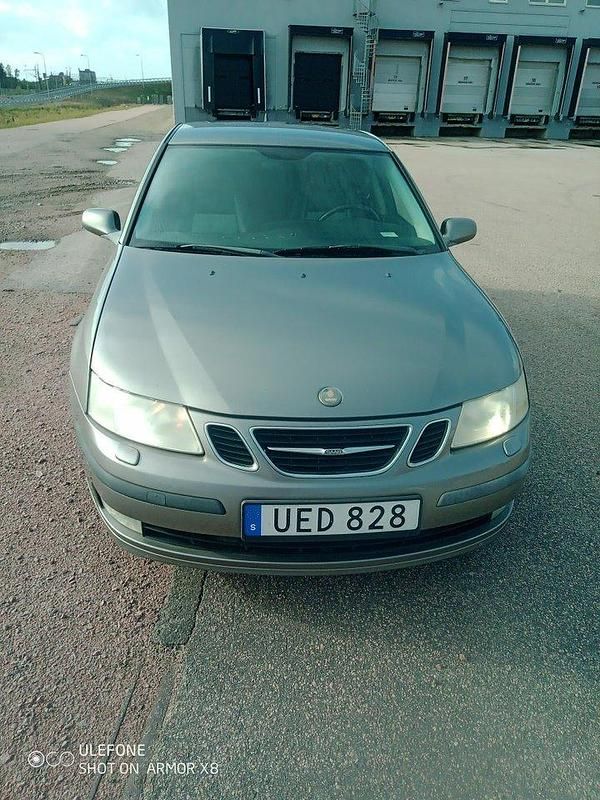Grå Begagnad 2003 Saab 9-3 Vector Sedan | 10 000 kr (Marknadspris) - Bild 1/4