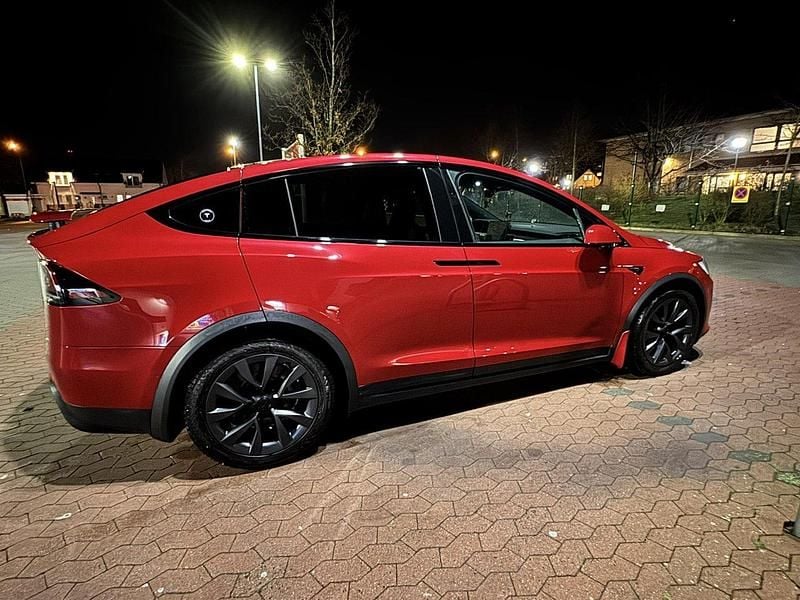 Röd Begagnad 2023 Tesla Model X Plaid SUV | 1 100 000 kr - Bild 1/4