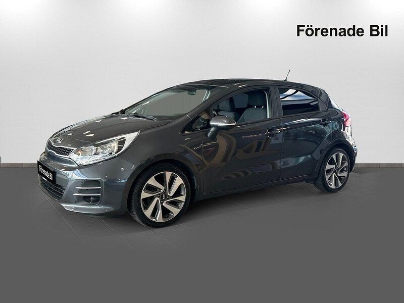 Grå Begagnad 2016 Kia Rio Halvkombi | 107 000 kr (Marknadspris) - Bild 1/4