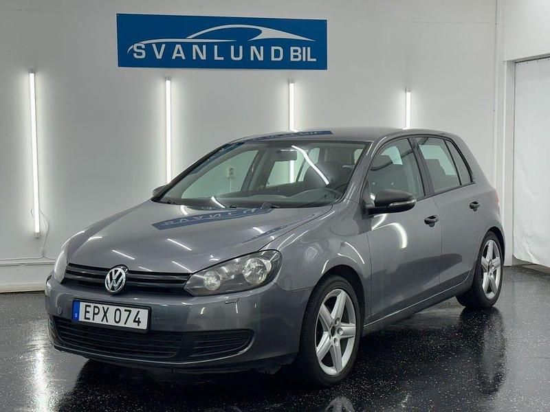 Mörkgrå Begagnad 2011 VW Golf VI Halvkombi | 59 800 kr (Dyr) - Bild 1/4