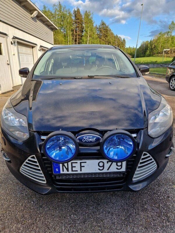 Svart Begagnad 2013 Ford Focus Titanium Kombi | 20 000 kr (Superpris) - Bild 1/3