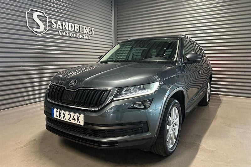 Grå Begagnad 2021 Skoda Kodiaq Business Line SUV | 267 500 kr (Marknadspris) - Bild 1/4