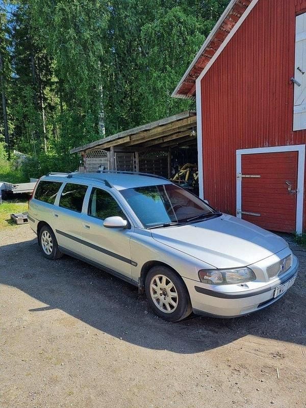 Grå Begagnad 2003 Volvo V70 Kombi | 8 000 kr (Bra pris) - Bild 1/4