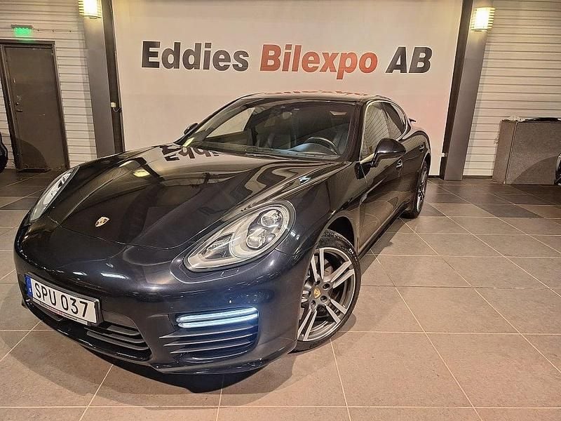 Svart metallic Begagnad 2014 Porsche Panamera Halvkombi | 419 900 kr - Bild 1/4