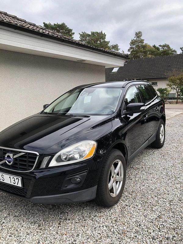 Svart Begagnad 2009 Volvo XC60 Momentum SUV | 85 000 kr (Superpris) - Bild 1/4